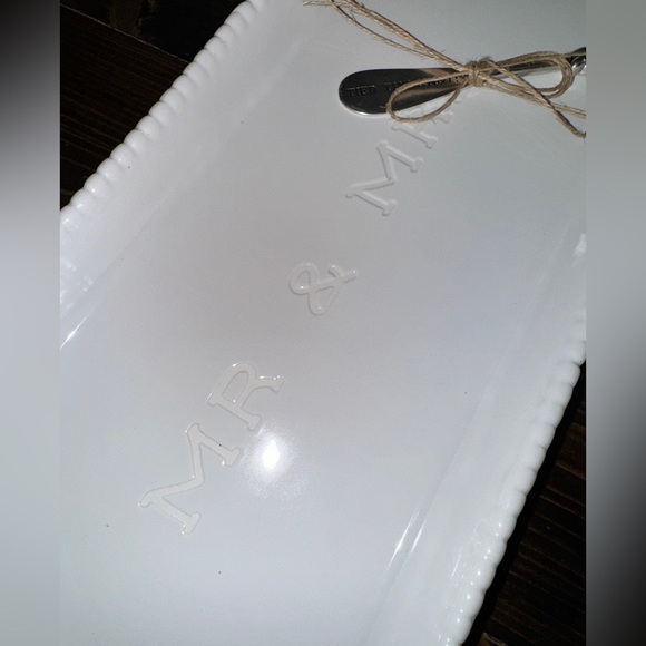 Mud Pie Mr & Mrs Plate & Cheese Knife Wedding Anniversary Serving Gift Set - Picture 2 of 7